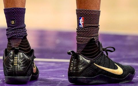 科比退役战上脚战靴：Kobe 11“Black Mamba”