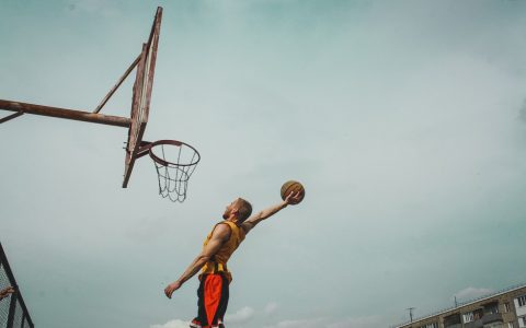 篮球运动员胡明轩身高多少？